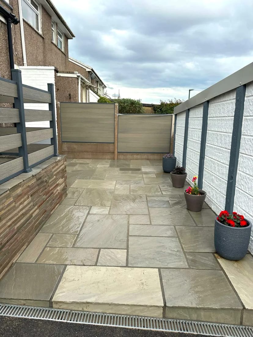 Split face clad steps with composite railing