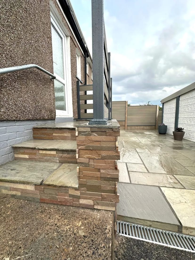 Split face clad steps with composite railing