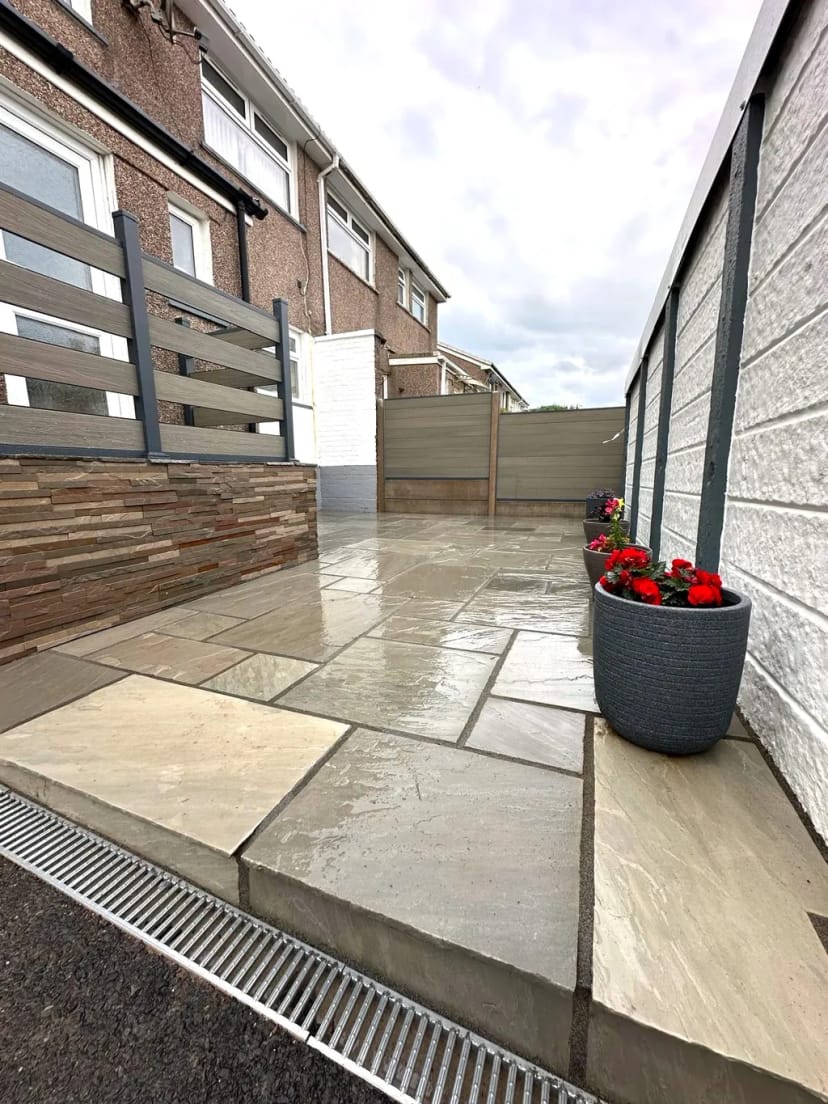 Split face clad steps with composite railing