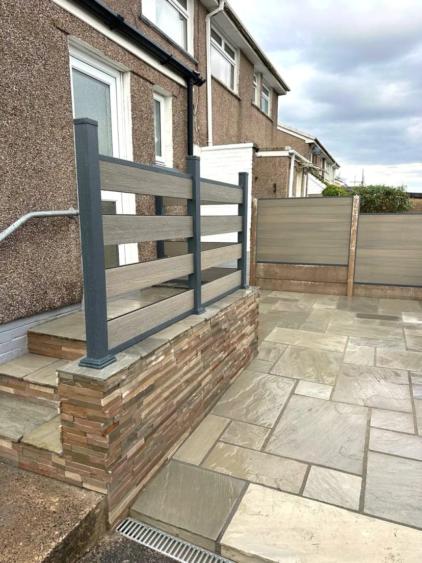 Split face clad steps with composite railing
